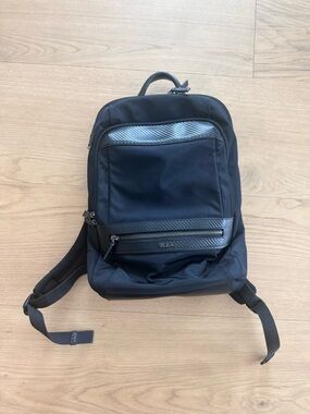Tumi Foxwood Medium laptop backpack - black w carbon fiber detail